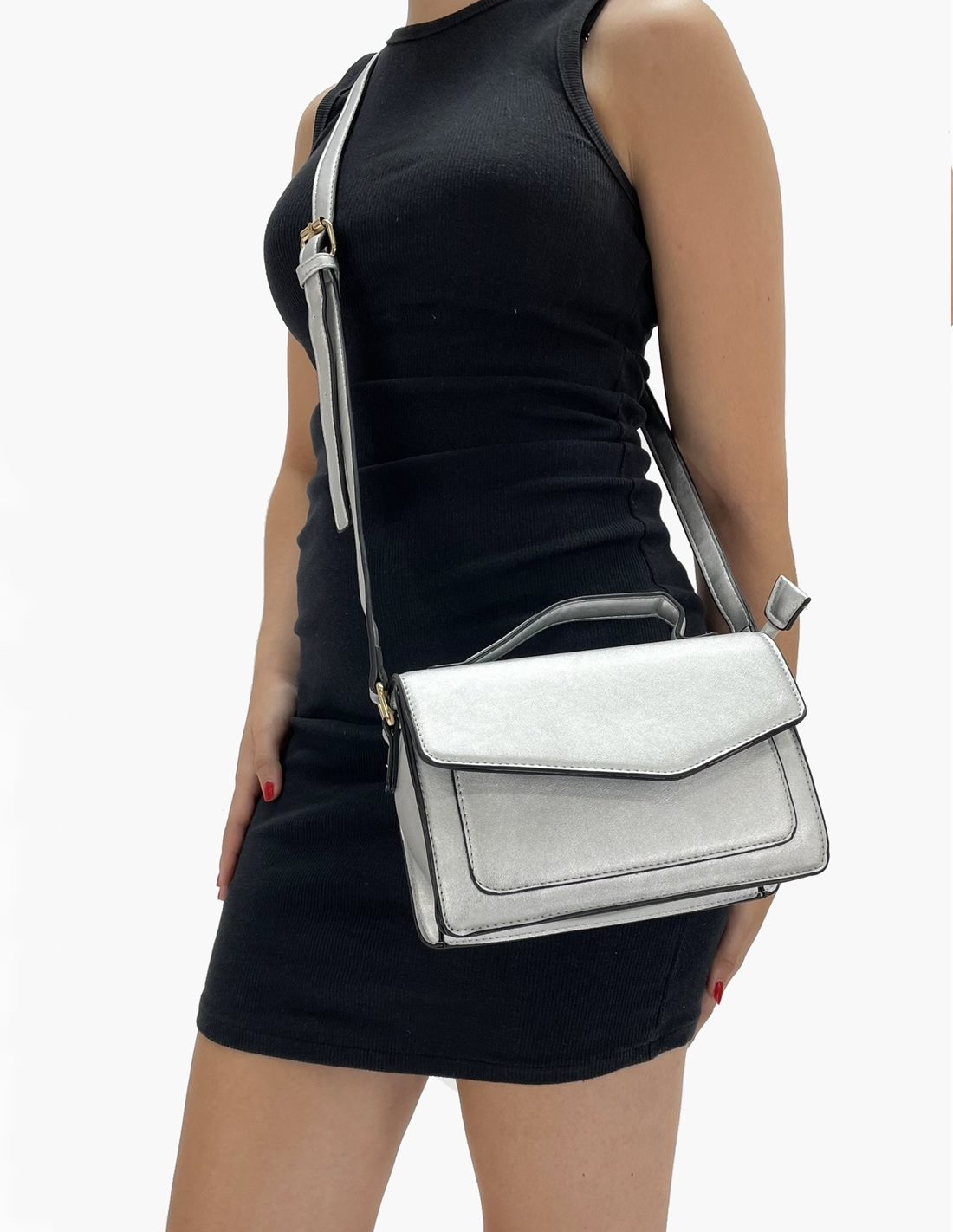 Bolso plateado para colgar