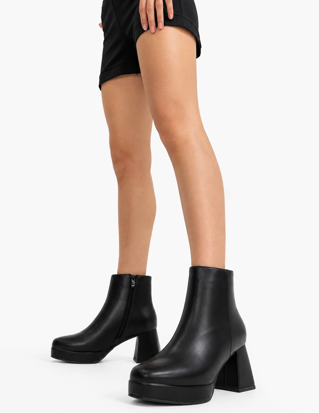 Botines Negros con Tacón y...